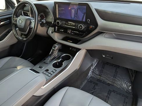 Used 2024 Toyota Highlander XLE image 36