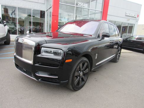 Used 2020 Rolls-Royce Cullinan AWD/4WD image 2