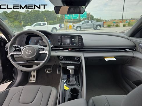 Certified 2025 Hyundai Elantra Sport FWD image 12