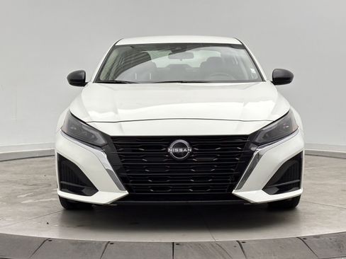 Used 2024 Nissan Altima 2.5 S image 2