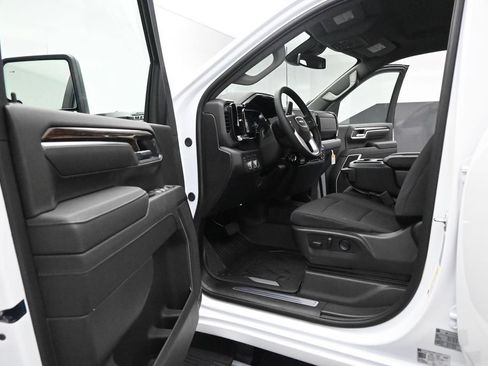 New 2026 GMC Sierra 3500 SLE w/ SLE Value Package AWD/4WD image 9