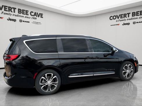 New 2026 Chrysler Pacifica Pinnacle image 10