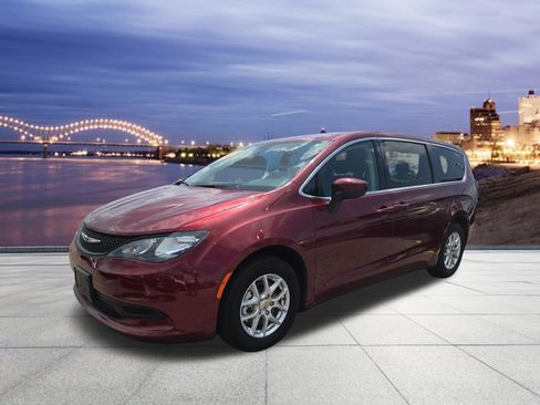 Used 2023 Chrysler Voyager LX FWD image 1