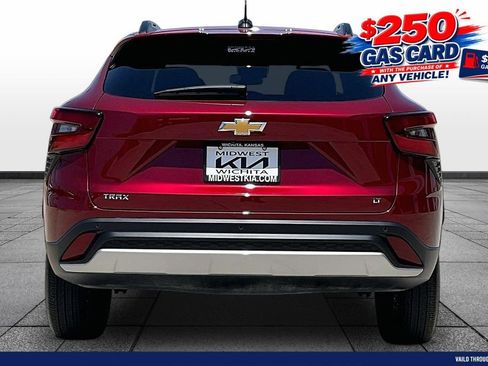 Used 2025 Chevrolet Trax LT w/ Driver Confidence Package FWD image 4