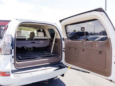 Used 2017 Lexus GX 460 Luxury AWD/4WD image 8