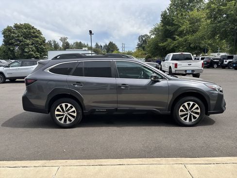 Used 2023 Subaru Outback Premium AWD/4WD image 5