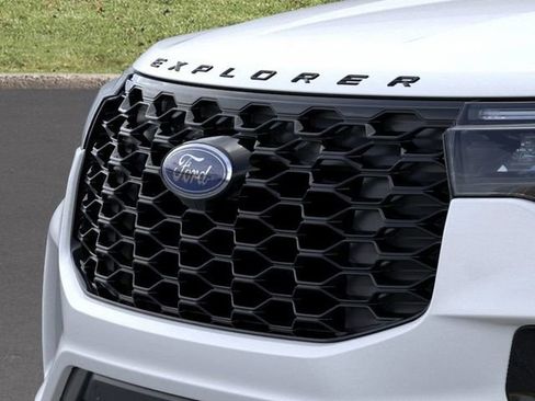 New 2026 Ford Explorer ST-Line w/ ST-Line Street Pack image 17