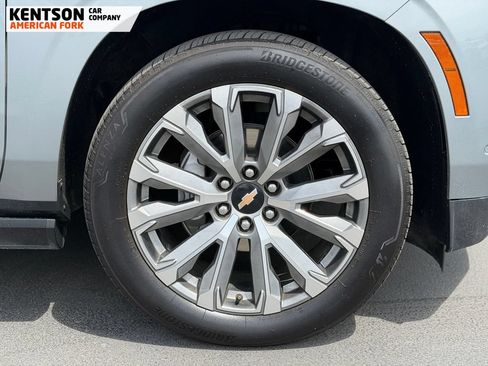 Used 2025 Chevrolet Suburban High Country AWD/4WD image 12