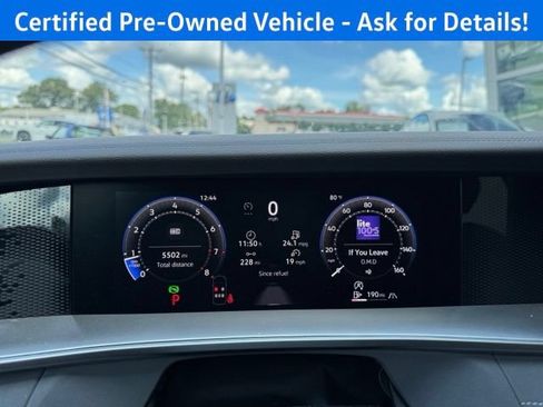 Certified 2026 Volkswagen Tiguan SE w/ Panoramic Sunroof Package AWD/4WD image 11