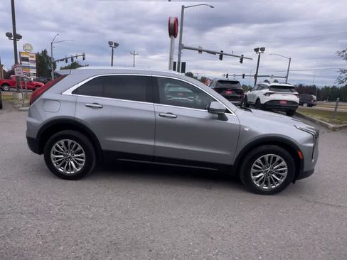 Used 2024 Cadillac XT4 Premium Luxury image 9