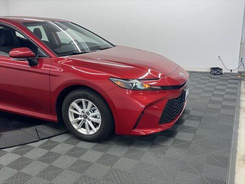 Certified 2025 Toyota Camry LE image 4