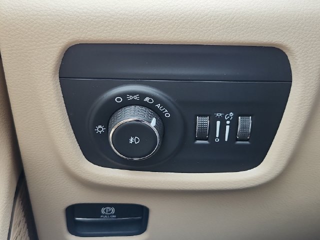 Used 2021 Jeep Grand Cherokee L Limited AWD/4WD image 30