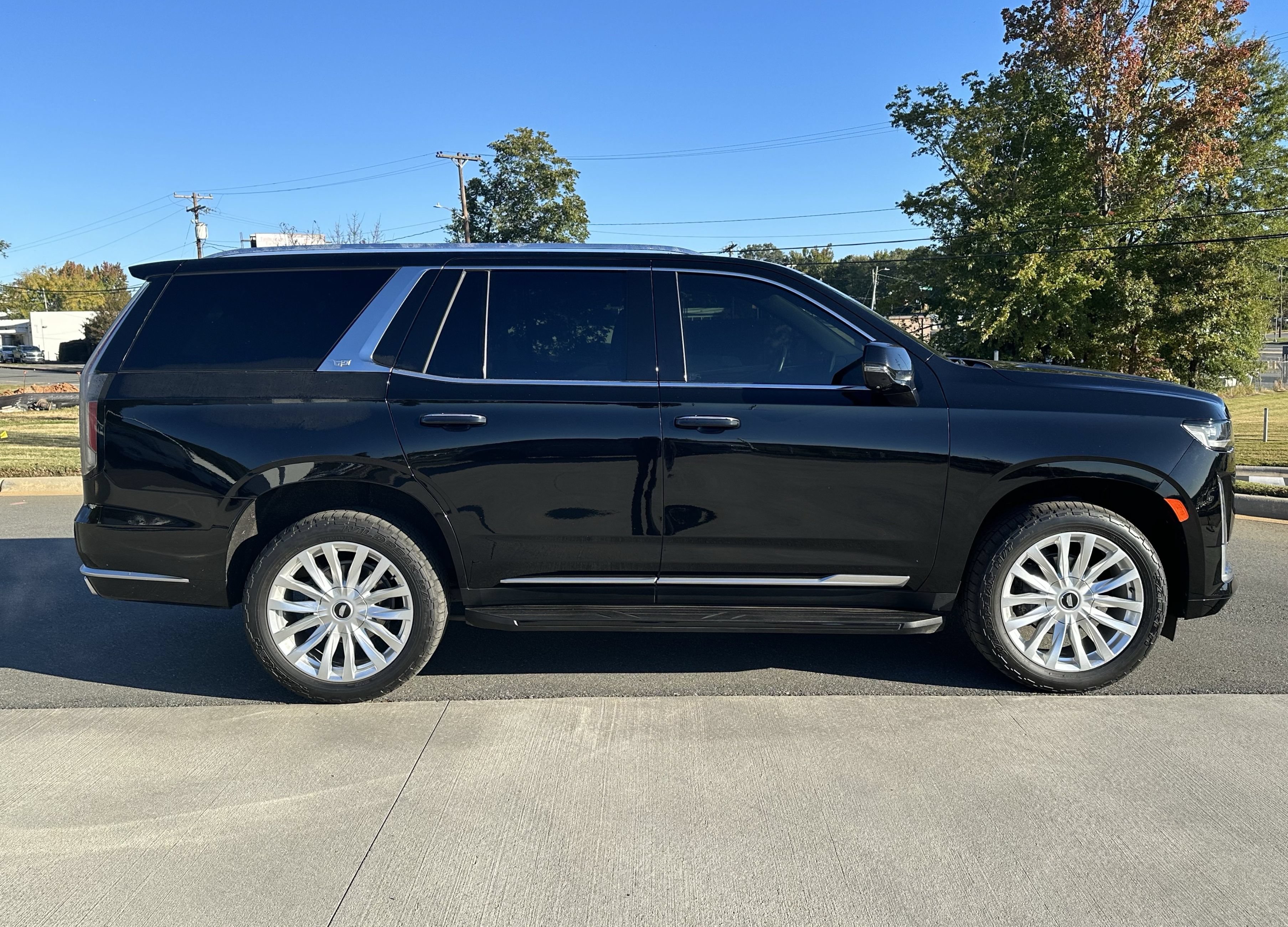 Used 2022 Cadillac Escalade Luxury AWD/4WD image 4