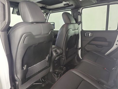 Used 2025 Jeep Gladiator Rubicon image 9