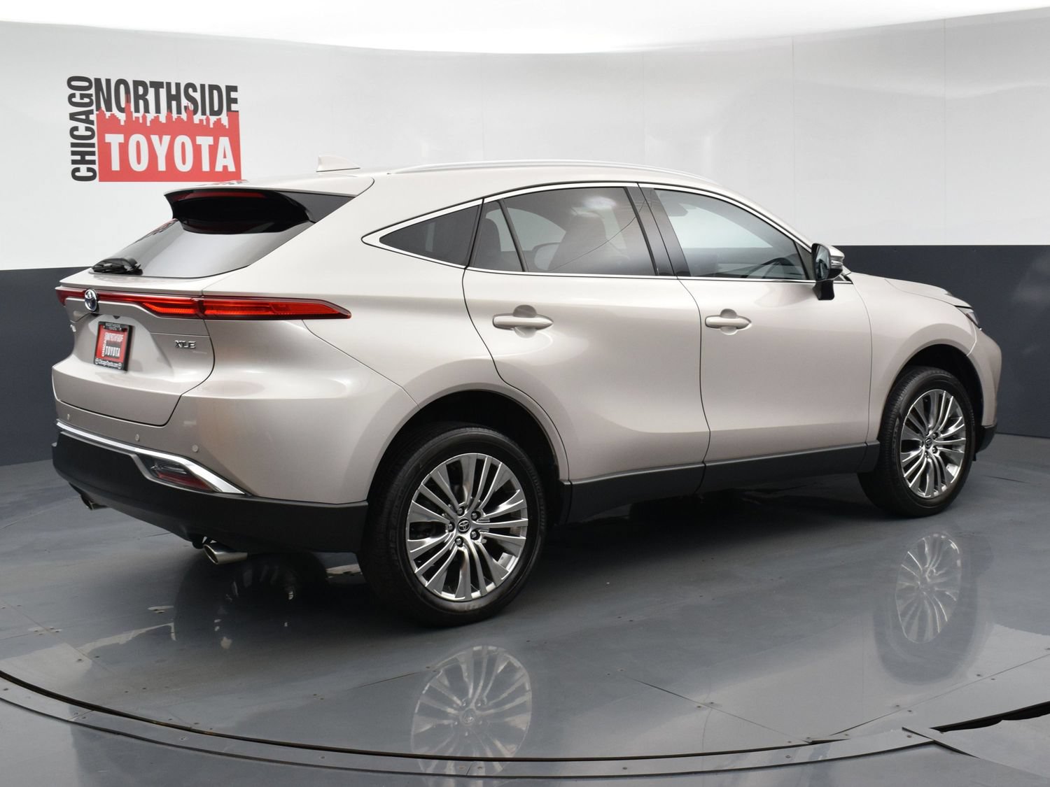 Used 2023 Toyota Venza XLE AWD/4WD image 4