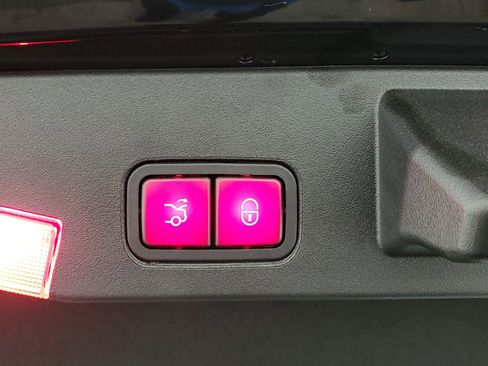 Used 2014 Mercedes-Benz SL 550 image 22