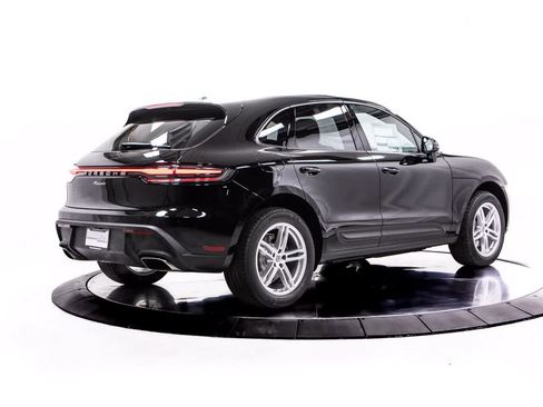 Certified 2026 Porsche Macan AWD/4WD image 7