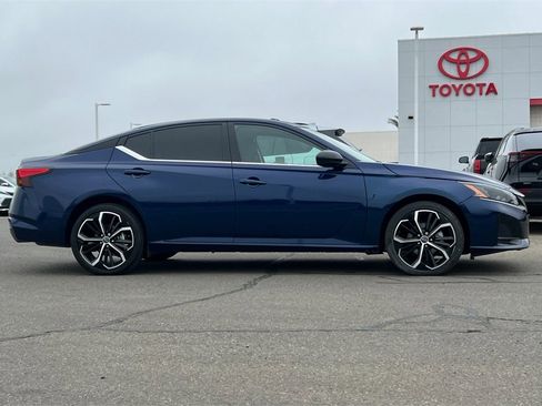 Used 2024 Nissan Altima 2.5 SR image 3