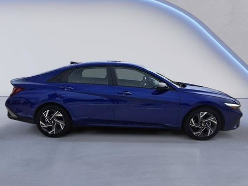 Used 2025 Hyundai Elantra Sport FWD image 7