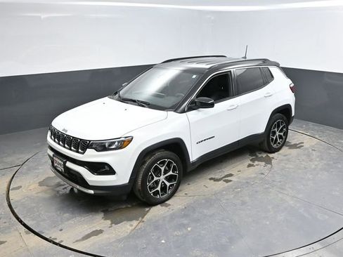 Used 2024 Jeep Compass Limited image 38