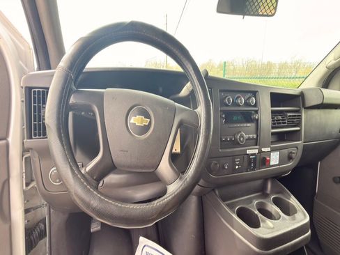 Used 2013 Chevrolet Express 2500 RWD image 17