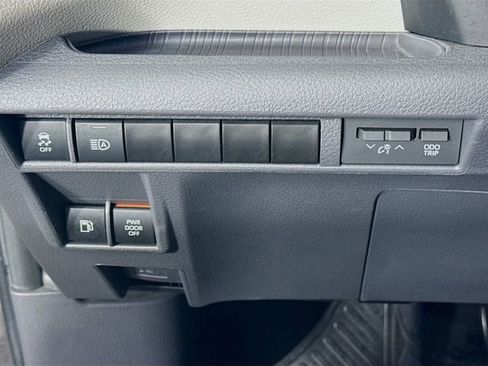 Certified 2024 Toyota Sienna XLE FWD image 10
