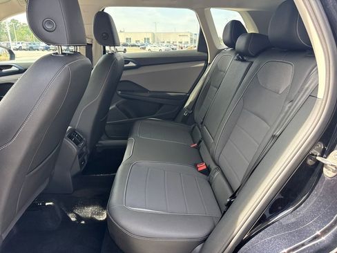 Used 2024 Volkswagen Taos SE image 26