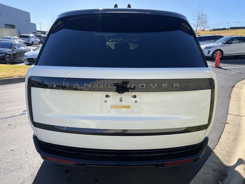 Used 2024 Land Rover Range Rover Long Wheelbase SE image 6