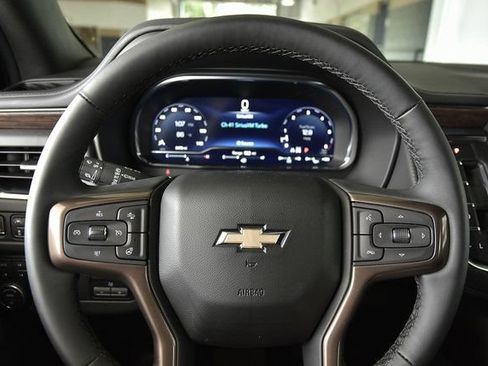 Used 2024 Chevrolet Suburban High Country AWD/4WD image 41