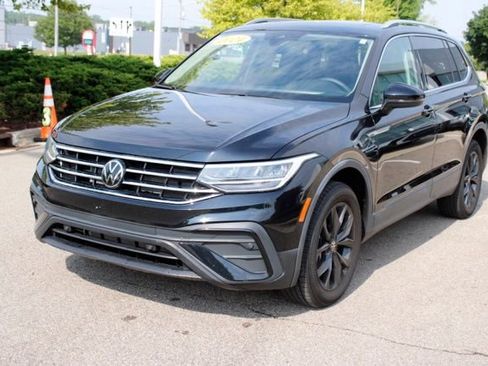 Used 2024 Volkswagen Tiguan SE w/ Panoramic Sunroof Package AWD/4WD image 11
