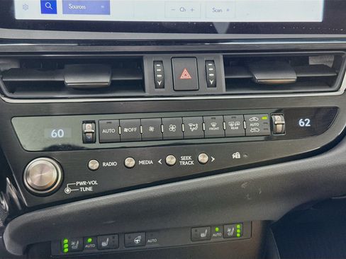 Used 2025 Lexus ES 350 w/ Premium Package FWD image 17