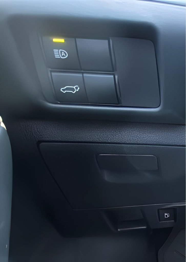 Used 2022 Toyota Highlander XLE AWD/4WD image 16