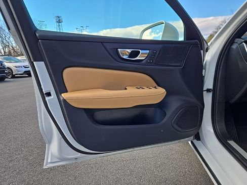 Used 2020 Volvo S60 T6 Inscription image 12