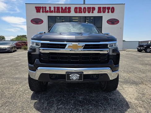 Used 2024 Chevrolet Silverado 1500 LT w/ Z71 Off-Road Package AWD/4WD image 2