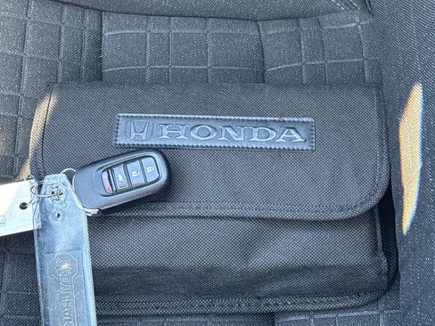 Used 2023 Honda HR-V LX image 9