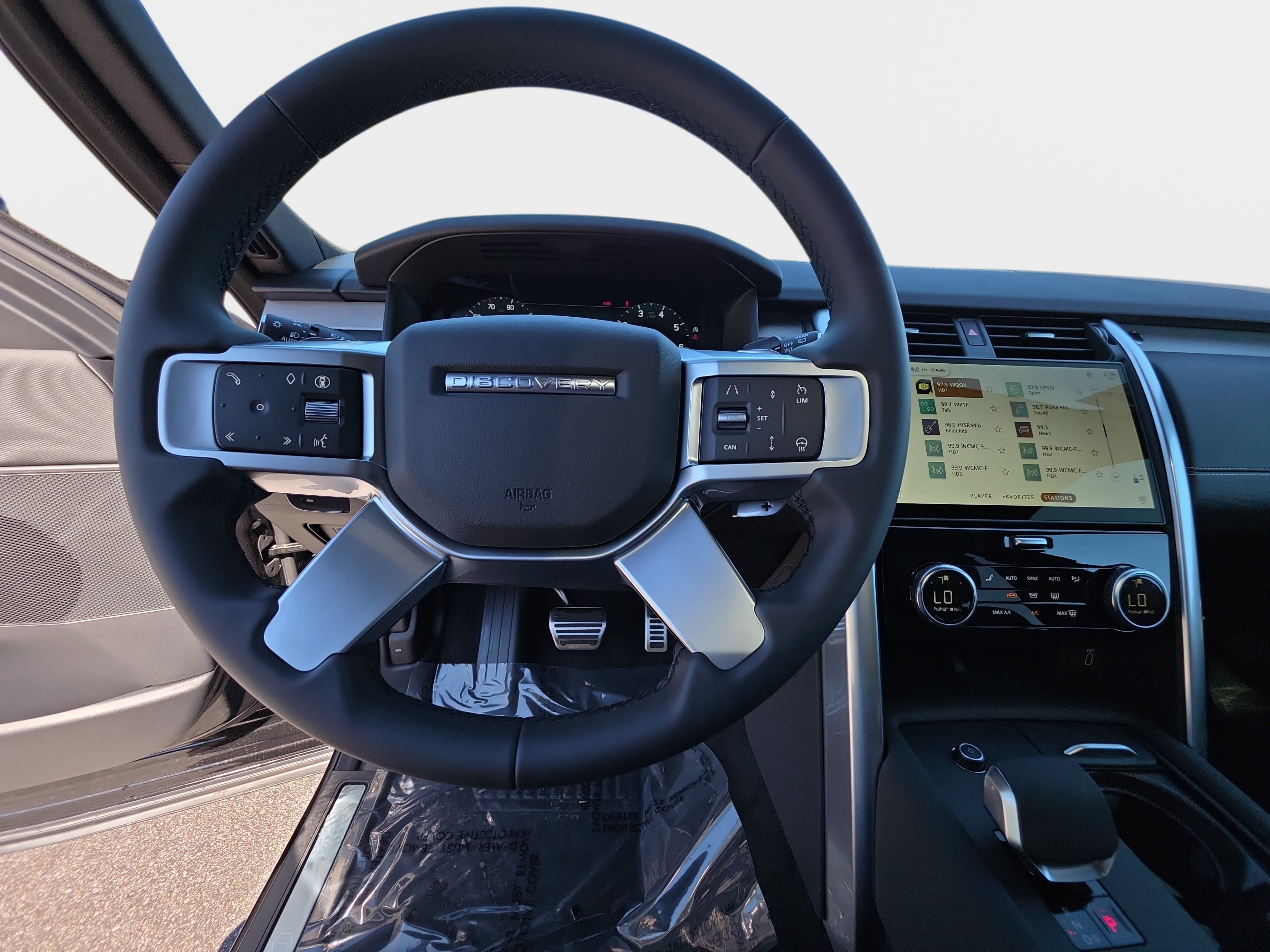 New 2026 Land Rover Discovery Limited Edition AWD/4WD image 16