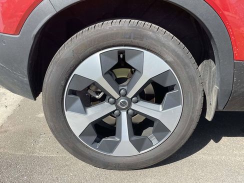 Used 2024 Volvo XC40 B5 Plus w/ Climate Package image 5