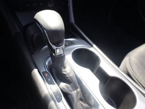 Used 2025 Chevrolet Malibu LS FWD image 9