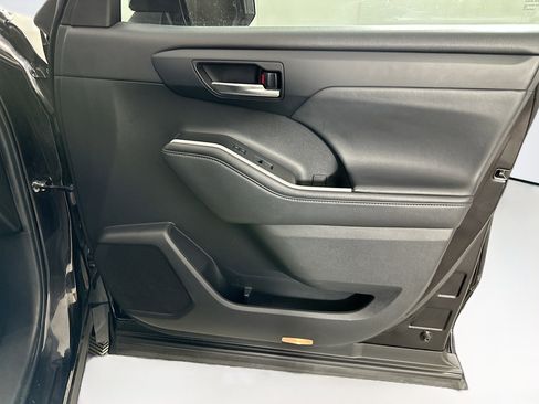 Used 2022 Toyota Highlander XLE image 34