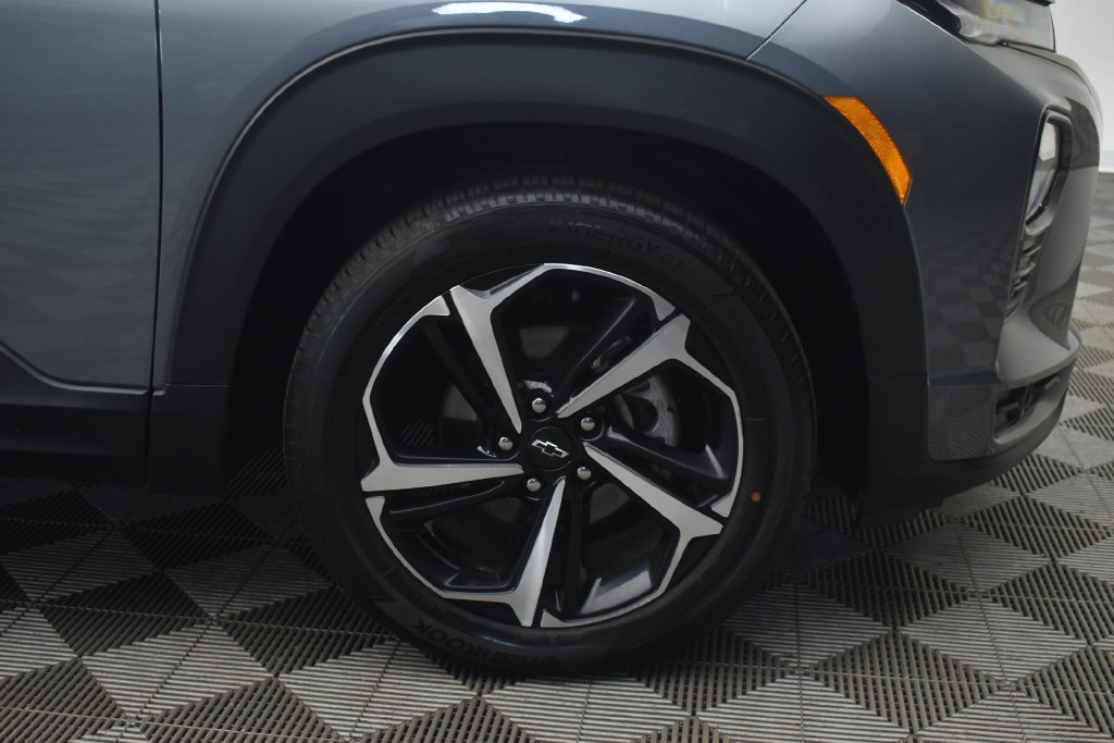 Used 2021 Chevrolet TrailBlazer RS w/ Technology Package FWD image 22