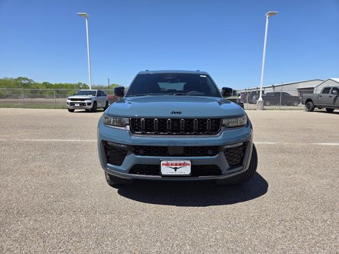 New 2026 Jeep Grand Cherokee Limited AWD/4WD image 2