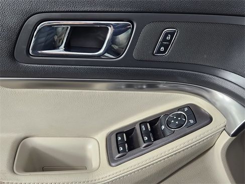 Used 2015 Ford Explorer Base image 8