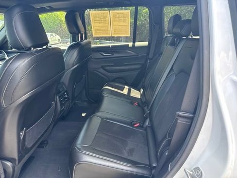 Used 2023 Jeep Grand Cherokee Altitude RWD image 7