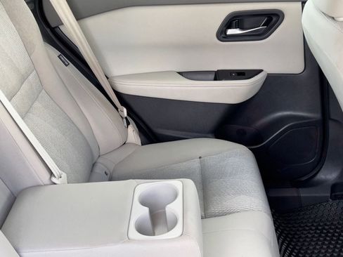 Certified 2025 Nissan Rogue SV image 11