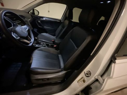 Used 2024 Volkswagen Tiguan SE image 11