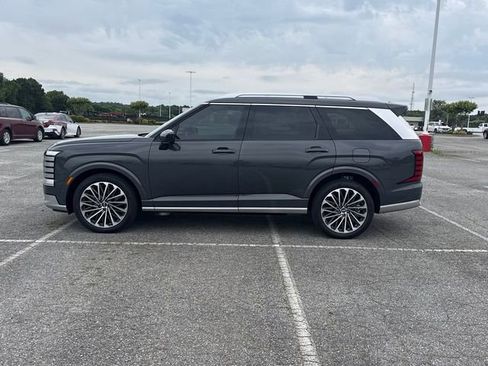 Used 2026 Hyundai Palisade Calligraphy FWD image 2