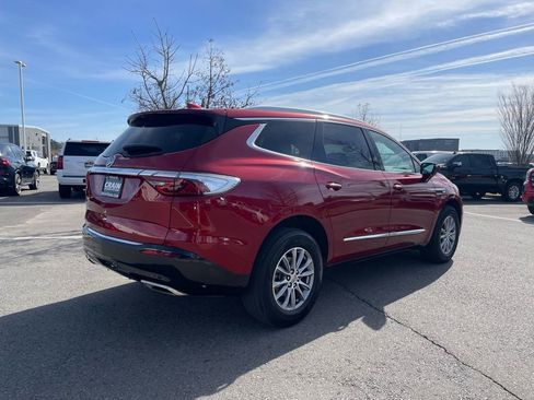 Used 2023 Buick Enclave Essence image 9