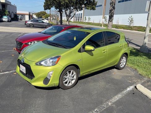 Used 2016 Toyota Prius C Three image 2