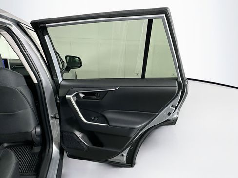 Used 2025 Toyota RAV4 LE image 27