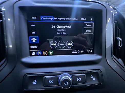 Used 2025 Chevrolet Silverado 1500 Custom image 22